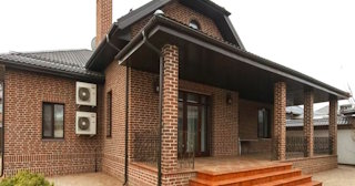 Строительство домов из кирпича с мансардой в щербинке | от 3565 рублей